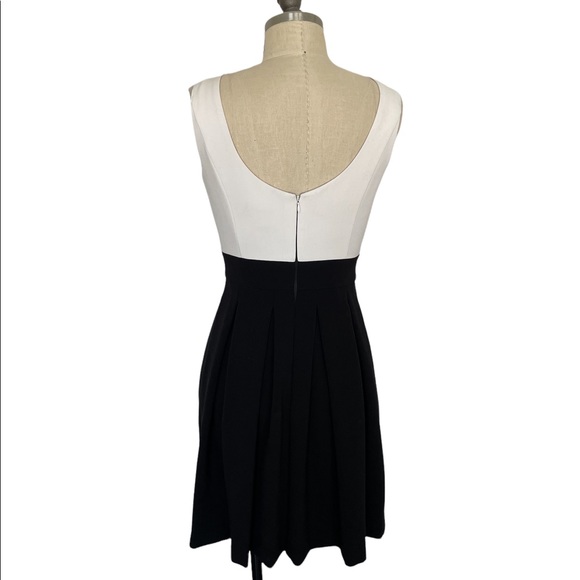 White House Black Market Dress with Beaded and Rhinestone Trim Size 00 - Picture 5 of 10